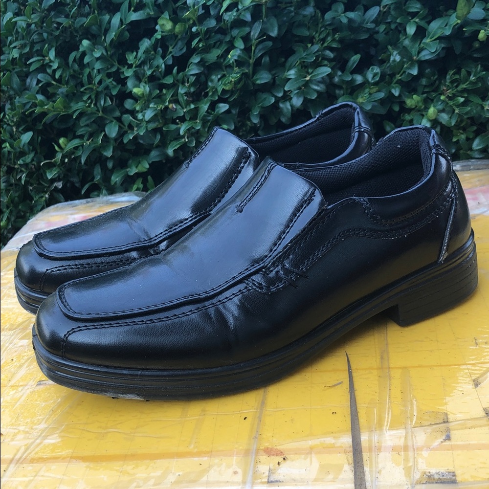 Deer Stags Boy’s Black Slip-On Leather Dress Shoes Size 2M